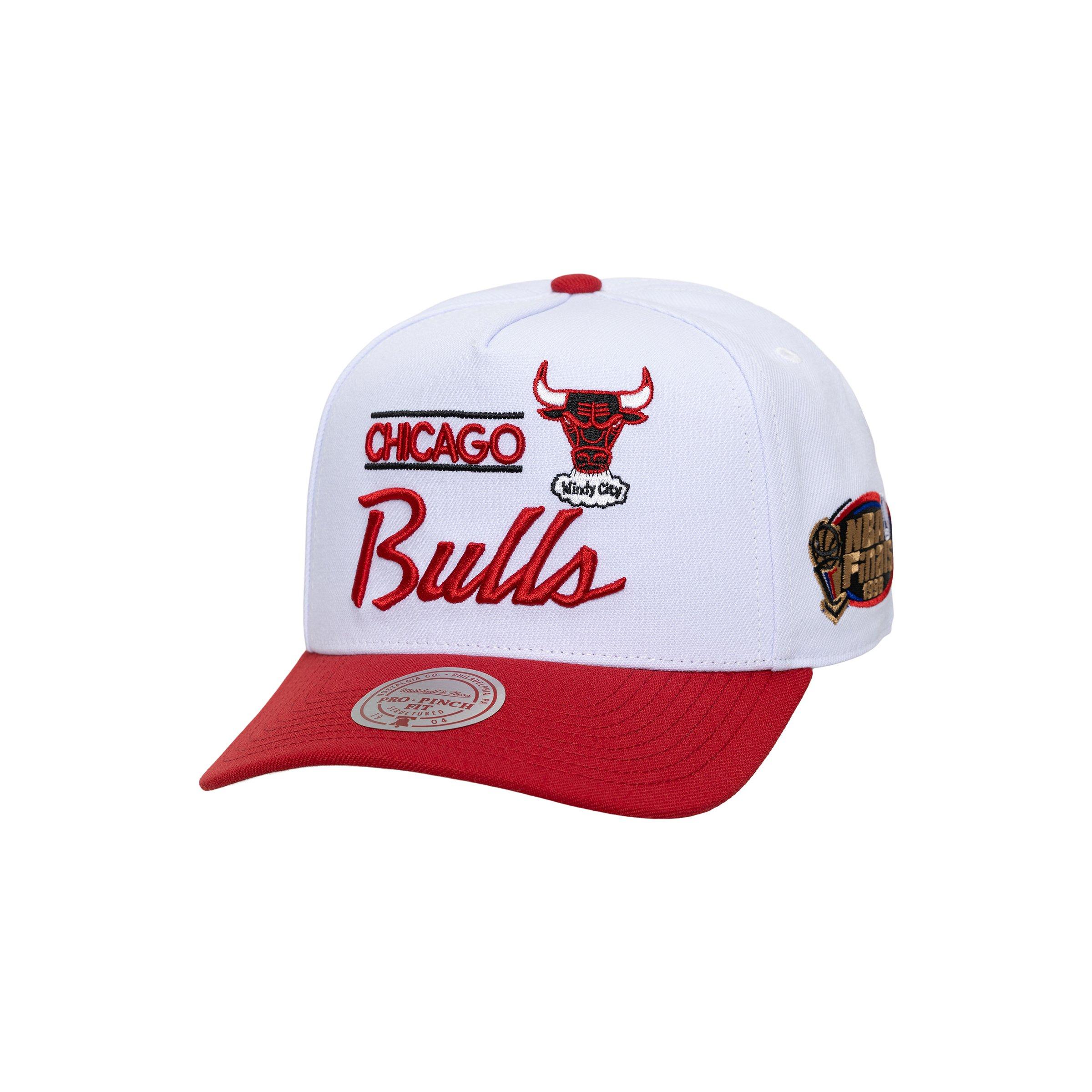Mitchell & Ness Chicago Bulls Bill Smack Snapback Hat - White/Red - WHITE/RED